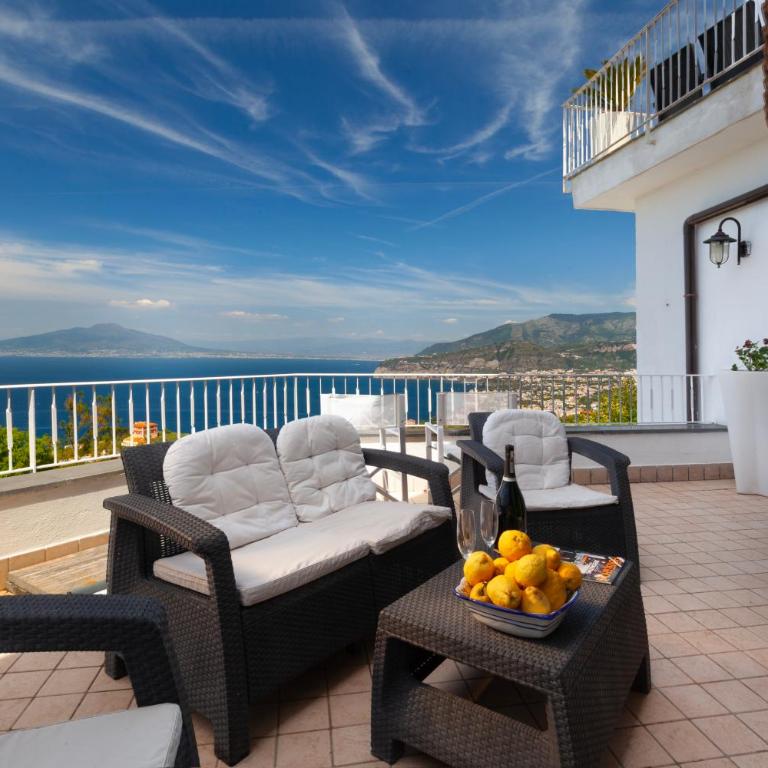 Spacious Sorrento Villa with Pool, Jacuzzi & Panoramic Sea View - Villa - 49