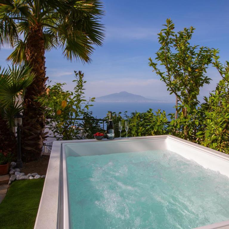 Spacious Sorrento Villa with Pool, Jacuzzi & Panoramic Sea View - Villa - 52