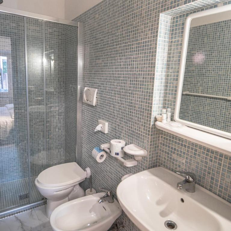 Hotel Il Vicoletto - Camera Matrimoniale Deluxe con Doccia - 12