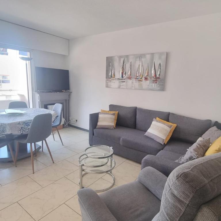Bright apartment near beach and train station - Apartamento - 2