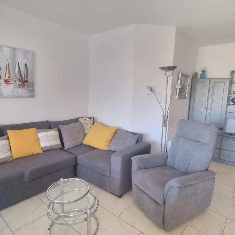 Bright apartment near beach and train station - Apartamento - 4