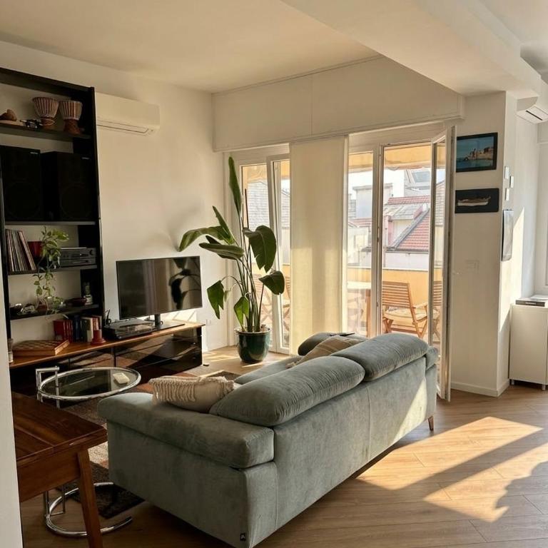 Luminoso Oasi Moderno con Terrazzo, Genova - Appartamento con 1 Camera da Letto - 1
