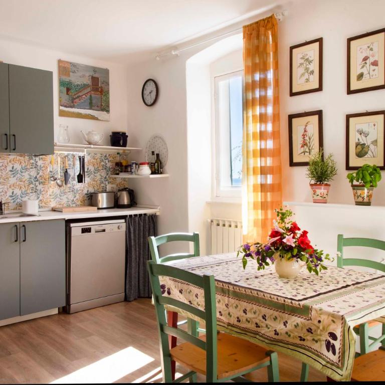 Floral House vista mare a Lerici - Appartamento con 2 Camere da Letto, Terrazza e Vista Mare - 8
