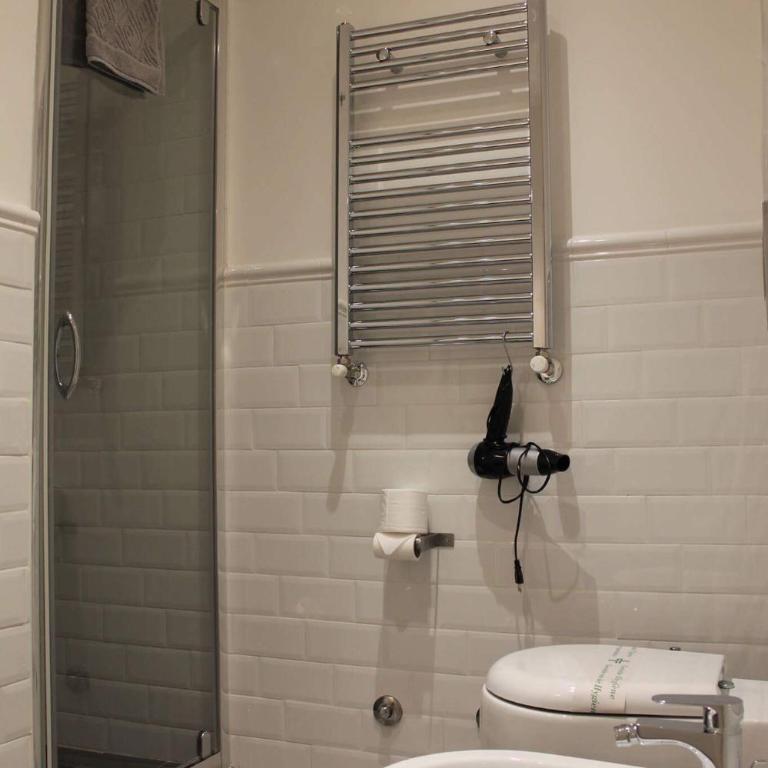 Spazio Cavour Guesthouse - Camera Quadrupla Comfort - 6