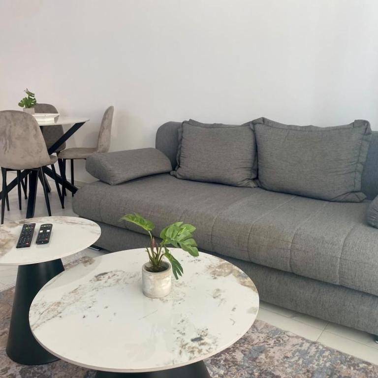 Ground Floor Apt with Balcony - Apartman sa 1 Spavaćom Sobom - 1
