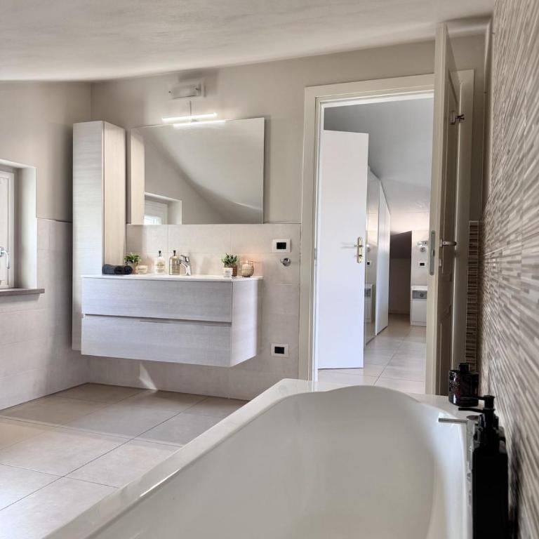 The Artists Villa - Modern Villa with Swimming Pool, Garden , 4 bedrooms and 4 bathrooms - 10 minutes from the city centre - Villa con Vista Giardino - 42