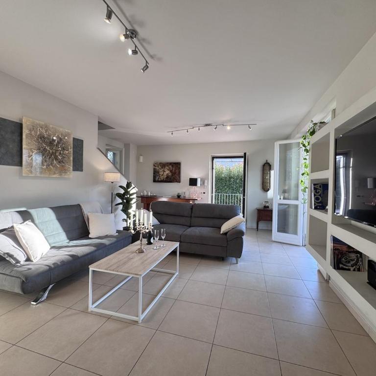 The Artists Villa - Modern Villa with Swimming Pool, Garden , 4 bedrooms and 4 bathrooms - 10 minutes from the city centre - Villa con Vista Giardino - 58