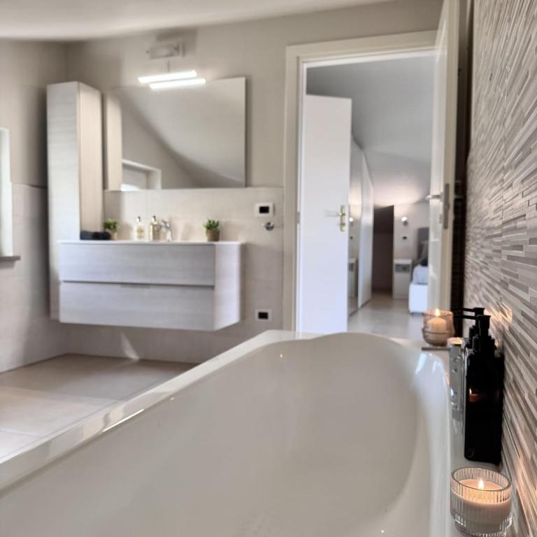 The Artists Villa - Modern Villa with Swimming Pool, Garden , 4 bedrooms and 4 bathrooms - 10 minutes from the city centre - Villa con Vista Giardino - 59
