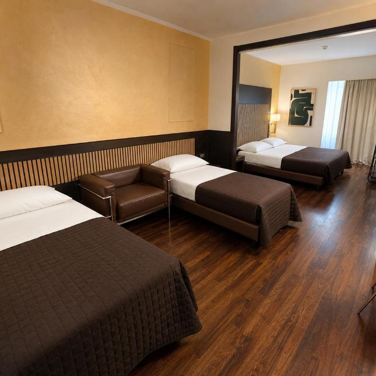 E' Hotel - Camera Familiare Superior - 2