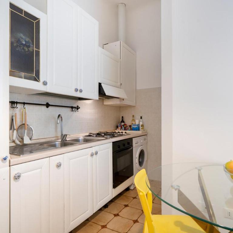 Milano Center - 7 min Station - 17 min Duomo - Wifi, AC - Appartamento con 1 Camera da Letto e Balcone - 8