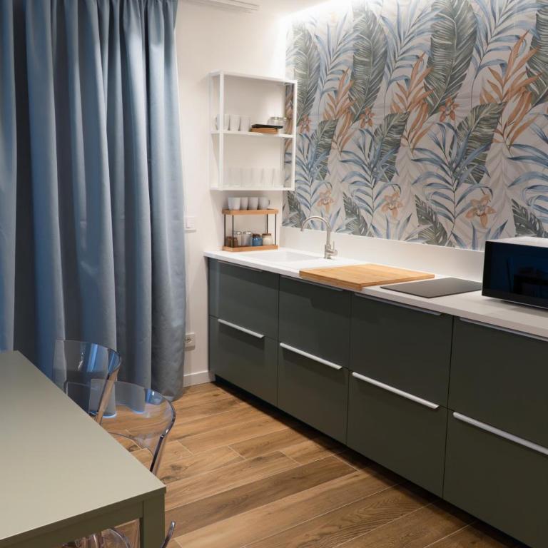 Charming Apartment Renovated - Two-Bedroom Deluxe Apartment with Balcony - 4