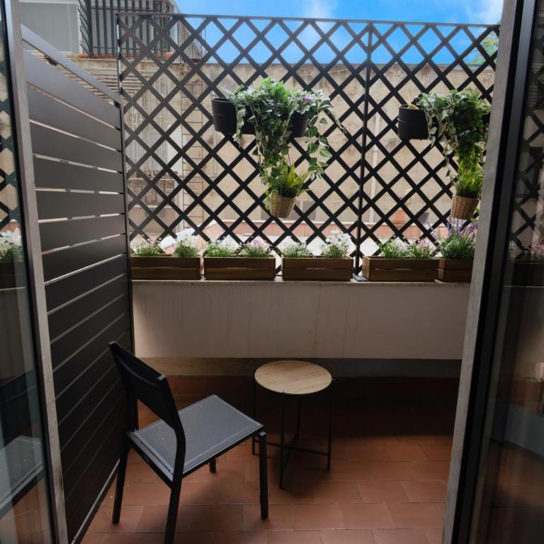 Charming Apartment Renovated - Two-Bedroom Deluxe Apartment with Balcony - 6