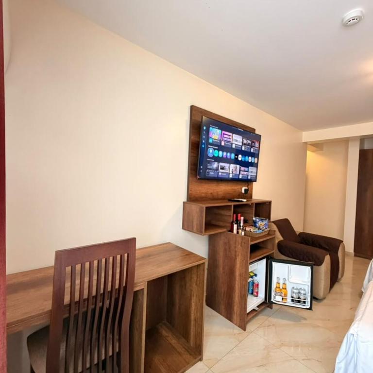 Hotel Central - Standard Triple Room - 11