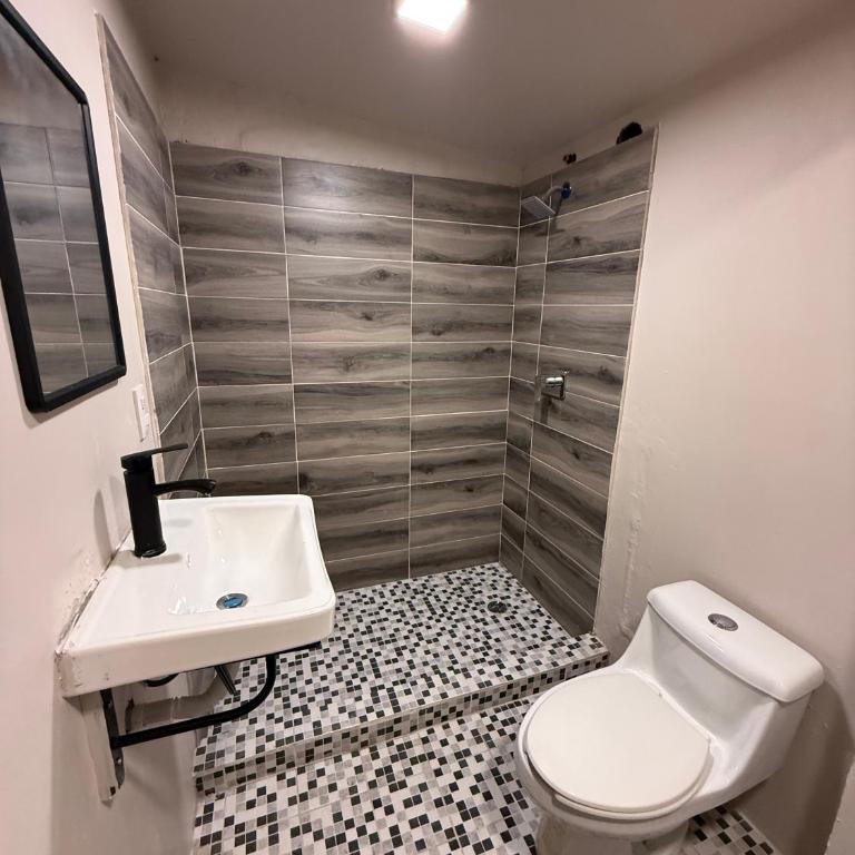Wonder Suites - Chambre Double avec Salle de Bains Privative - 3