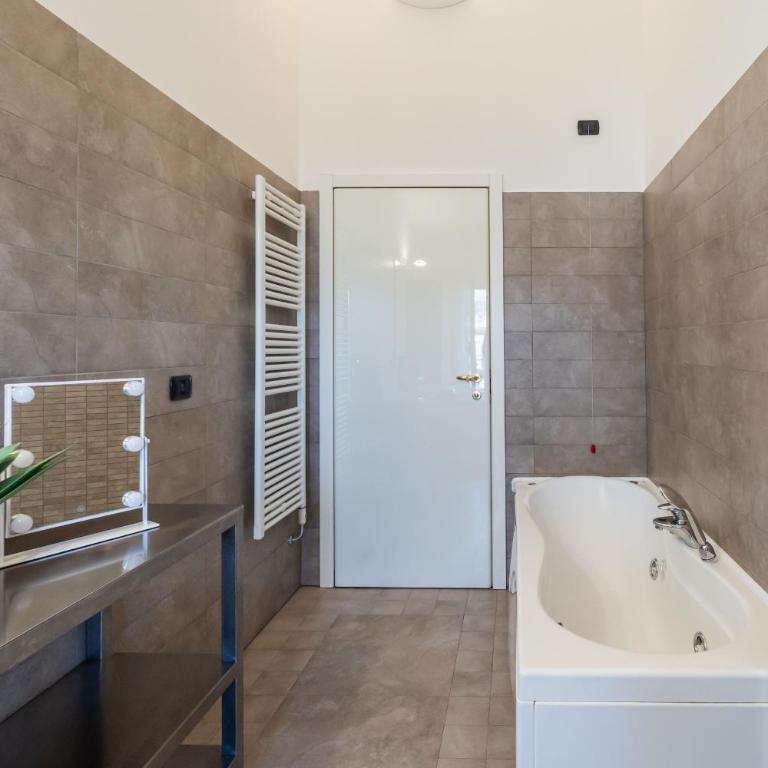 Luxury Penthouse by Rent All Como - Apartment - 7
