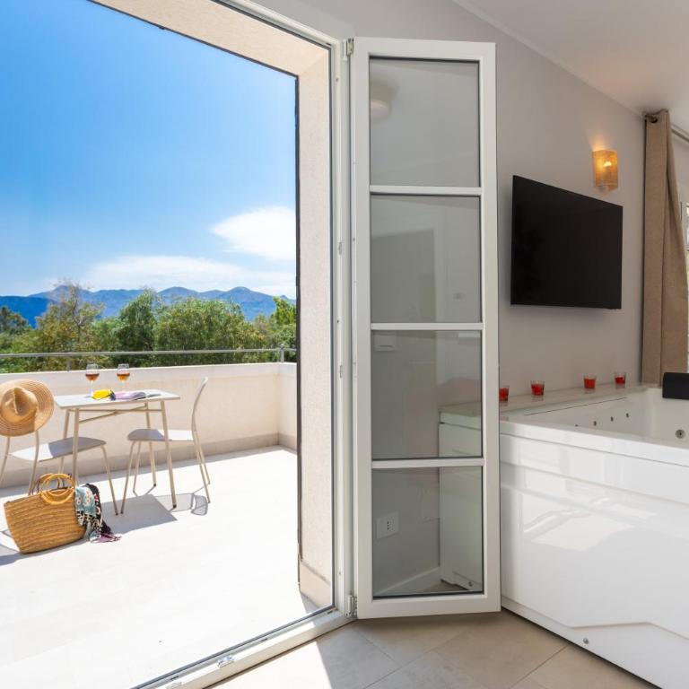 Marina Longa Sea Residence - Suite con bañera de hidromasaje - 10