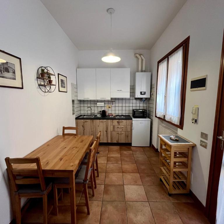 BiBi APARTMENT- FREE PARKING-OSPEDALE MAGGIORE-STADIO-MAST - Appartamento Monolocale - 10