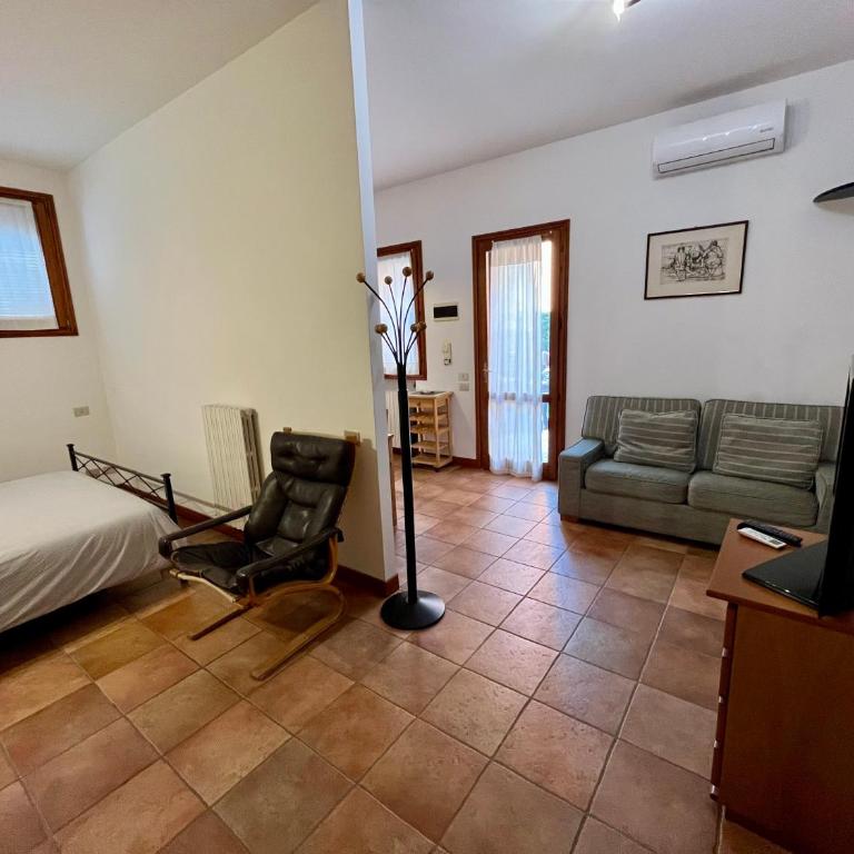 BiBi APARTMENT- FREE PARKING-OSPEDALE MAGGIORE-STADIO-MAST - Appartamento Monolocale - 2