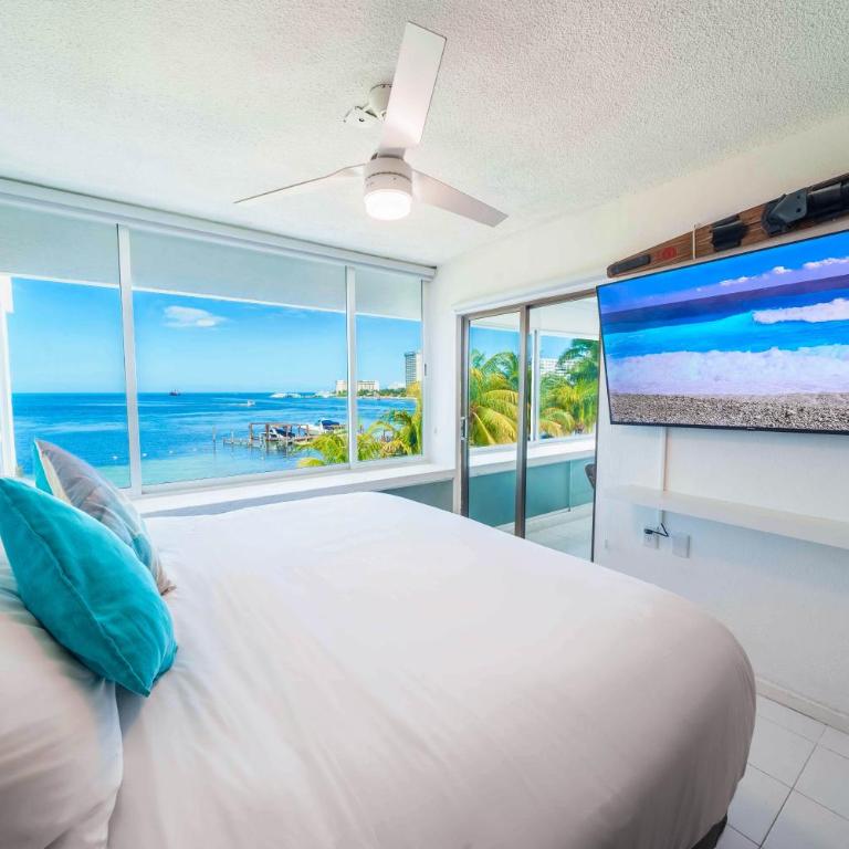 2 Bedroom Ocean Front Condo in the Hotel Zone - Casa - 3