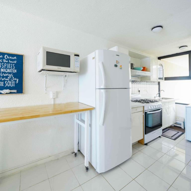 2 Bedroom Ocean Front Condo in the Hotel Zone - Casa - 6