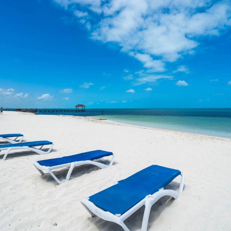 2 Bedroom Ocean Front Condo in the Hotel Zone - Casa - 15