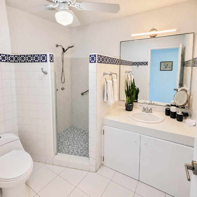 2 Bedroom Ocean Front Condo in the Hotel Zone - Casa - 20