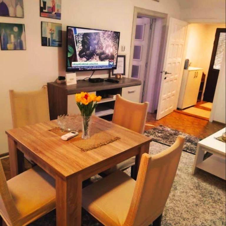 Apartman Dunja - Kuća sa 2 Spavaće Sobe - 1