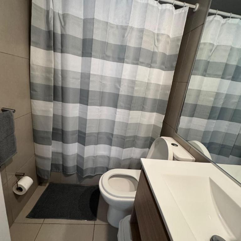 Descanso y comodidad a pasos del Estadio Nacional - One-Bedroom Apartment - 2