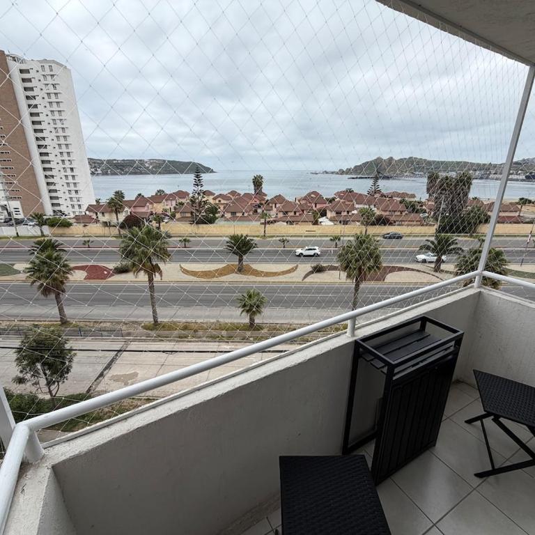 Departamento hermosa vista al mar y a pasos de la playa - Three-Bedroom Apartment - 9