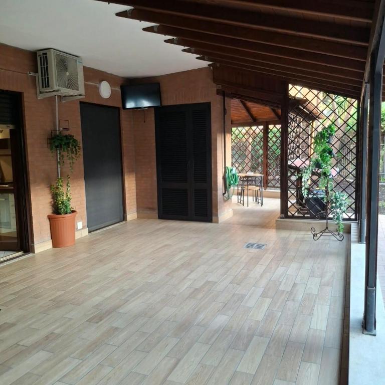Louis' House - Three-Bedroom Apartment - 8