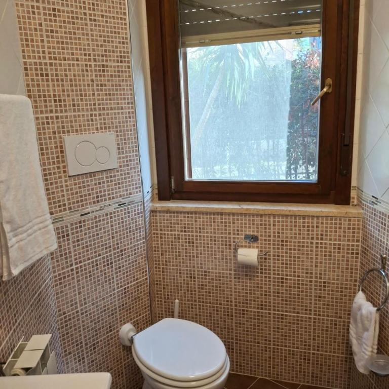 Louis' House - Three-Bedroom Apartment - 11