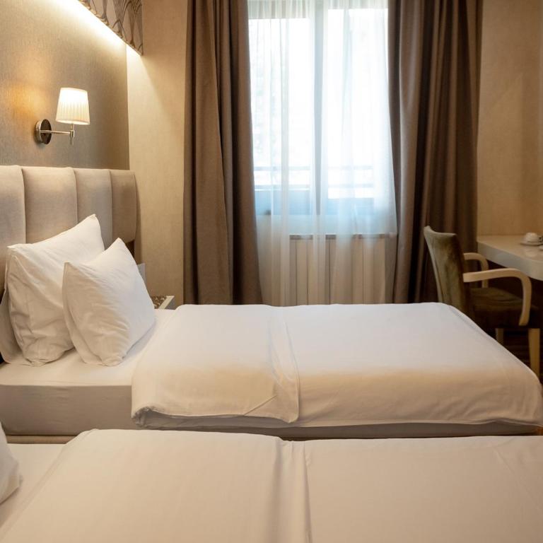 CRYSTAL Hotel Belgrade - Deluxe Zweibettzimmer - 1