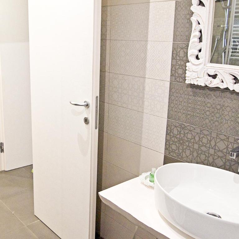 Happy Home Bo Centro FREE PRIVATE PARKING - Appartamento - 39