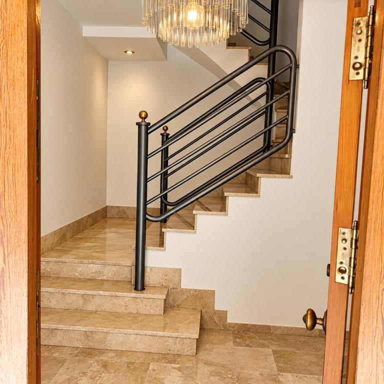 Casa Marina - Penthouse Triplex 4 bed 2 bath with rooftop & First Floor 2 bed apartment terraces and Juliette balconies - lift & garage available for full casa booking only - Appartamento con 2 Camere da Letto, Balcone e Terrazza - 6