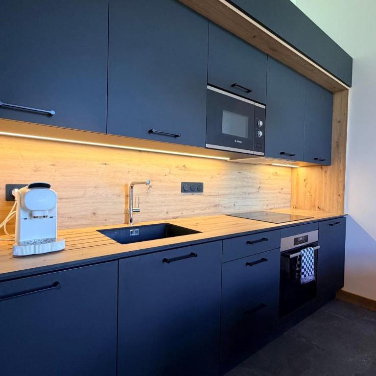Ski-inski-out apartment with pool - Apartment - 7