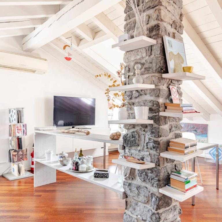 Vanessa's Art Rooftop Attic - City View - San Fedele, Historic Center Como - Appartamento Superior con 2 Camere da Letto - 2