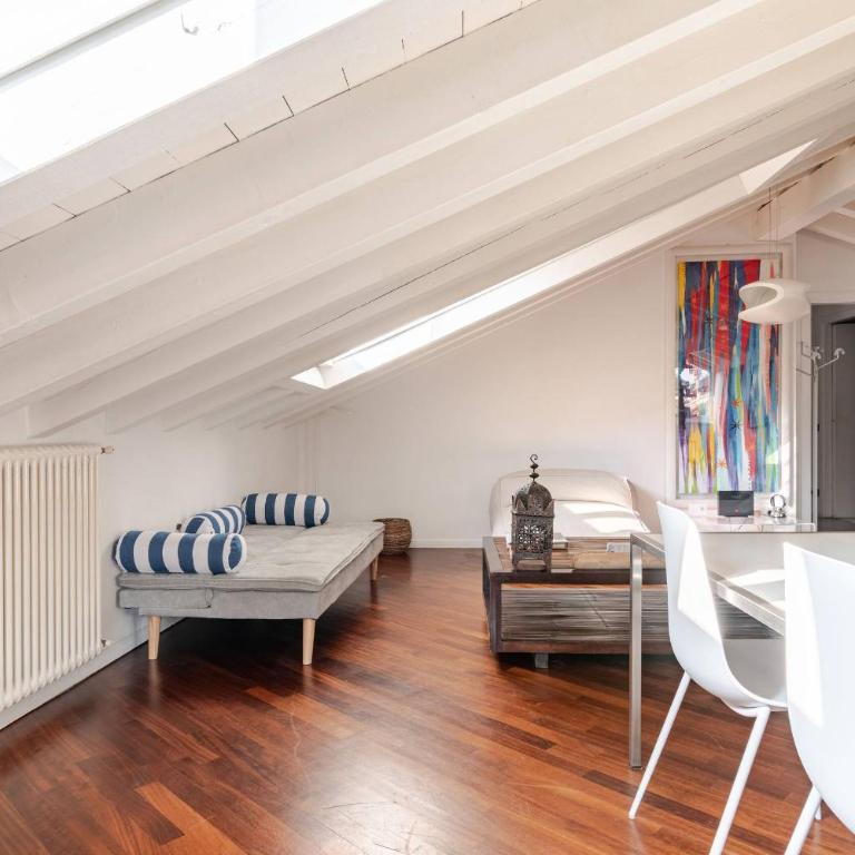 Vanessa's Art Rooftop Attic - City View - San Fedele, Historic Center Como - Appartamento Superior con 2 Camere da Letto - 5