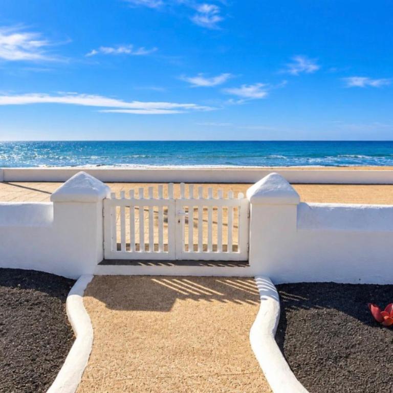 Luxury Villa Sea Front -La Orilla - Three-Bedroom Villa - 2