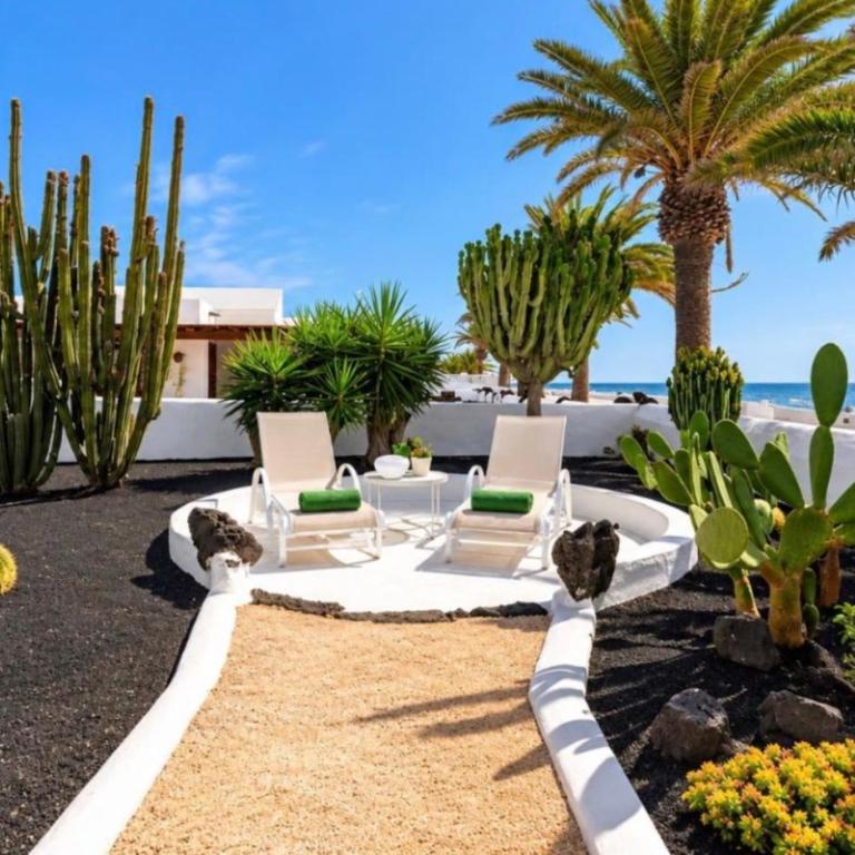 Luxury Villa Sea Front -La Orilla - Three-Bedroom Villa - 29