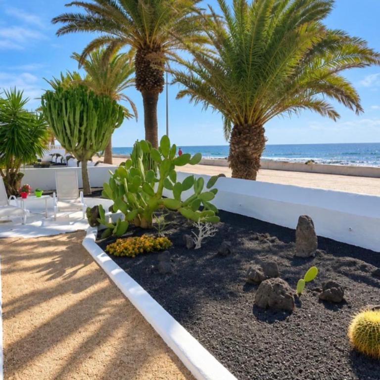Luxury Villa Sea Front -La Orilla - Three-Bedroom Villa - 30