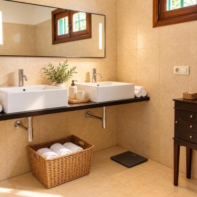 Luxury Villa Sea Front -La Orilla - Three-Bedroom Villa - 21