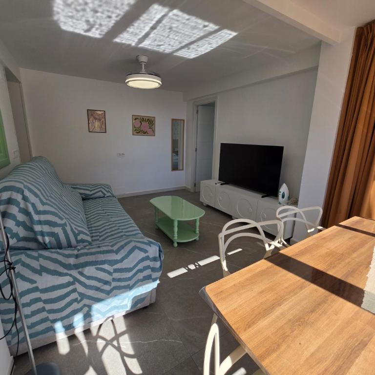 Apartamento Club Medico II Beach IF Benidorm - Two-Bedroom Apartment - 9