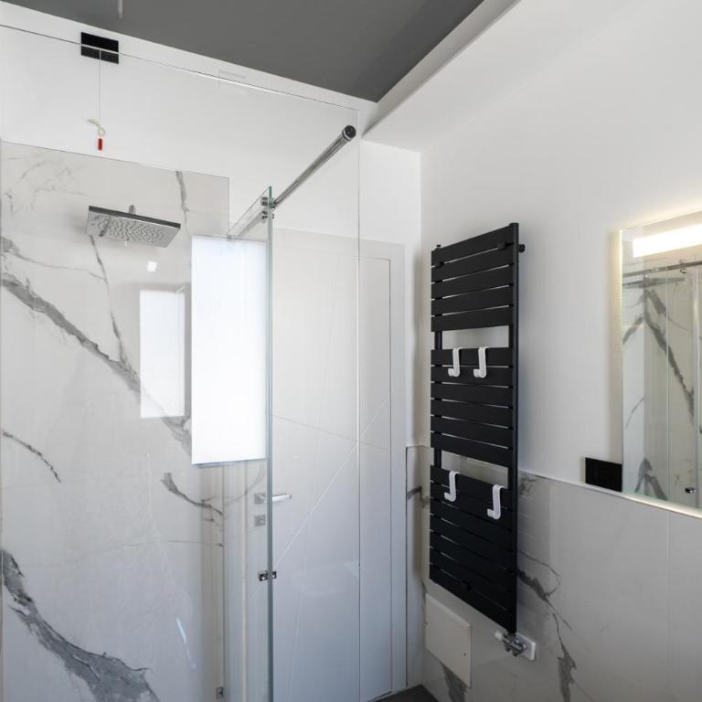 Modern Apartment - Borgo Roma - Camera Queen Deluxe - 3