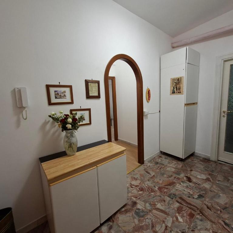 Room with Private Bathroom, Independent Entrance - One-Bedroom Apartment - 4