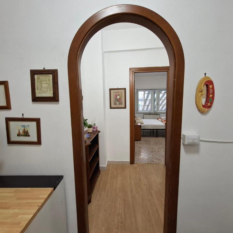 Room with Private Bathroom, Independent Entrance - One-Bedroom Apartment - 5