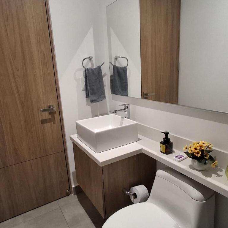 WJ Towers - Modern Bay Apartasuite - One-Bedroom Apartment - 12