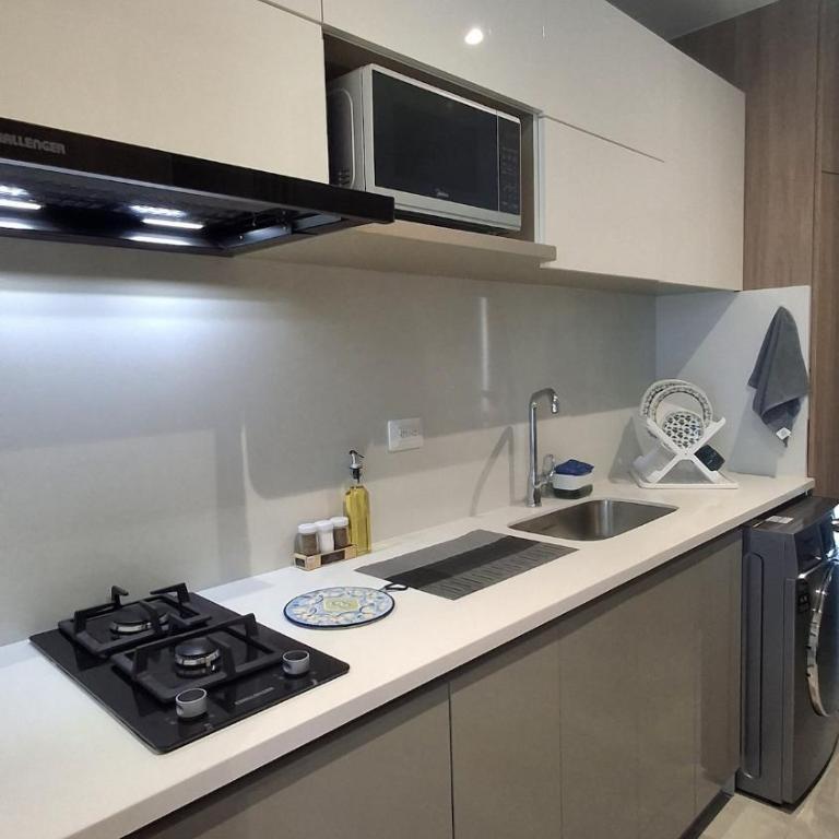 WJ Towers - Modern Bay Apartasuite - One-Bedroom Apartment - 10