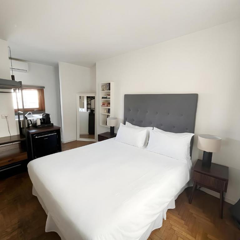 Bari LandLord 71 - Central Rooms - Camera Superior Matrimoniale/Doppia con Letti Singoli - 17