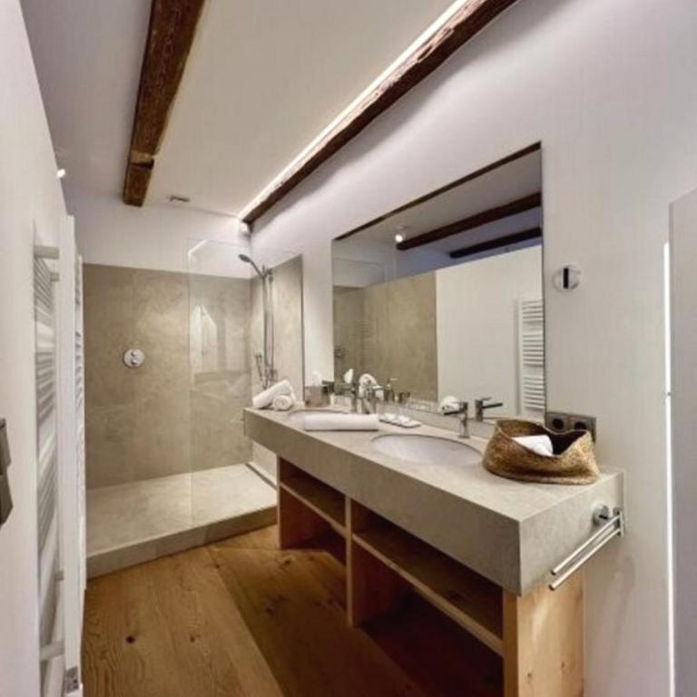 Geräumiges Ferienapartment mitten in den Bergen mit einladender Atmosphäre, besonderem Charme, Komfort und Erholung - Deluxe Apartment - 2