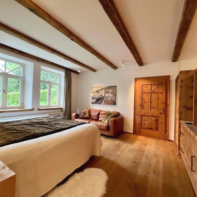 Geräumiges Ferienapartment mitten in den Bergen mit einladender Atmosphäre, besonderem Charme, Komfort und Erholung - Deluxe Apartment - 8
